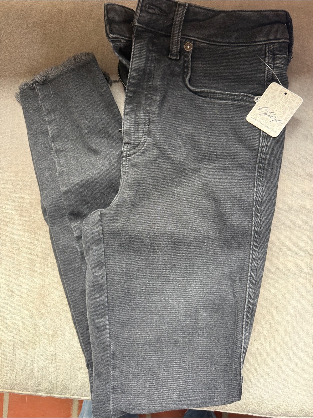 High-Rise Skinny Jeans in black/charcoal
